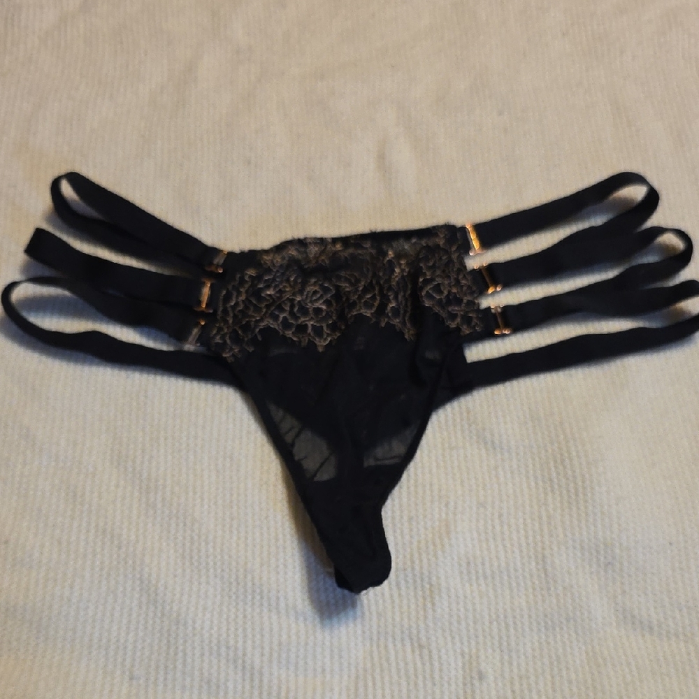 Victoria's Secret Black Lace Triple-Strap Thong Medium